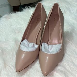 BCBGeneration pointed toe nude heels. Size 10